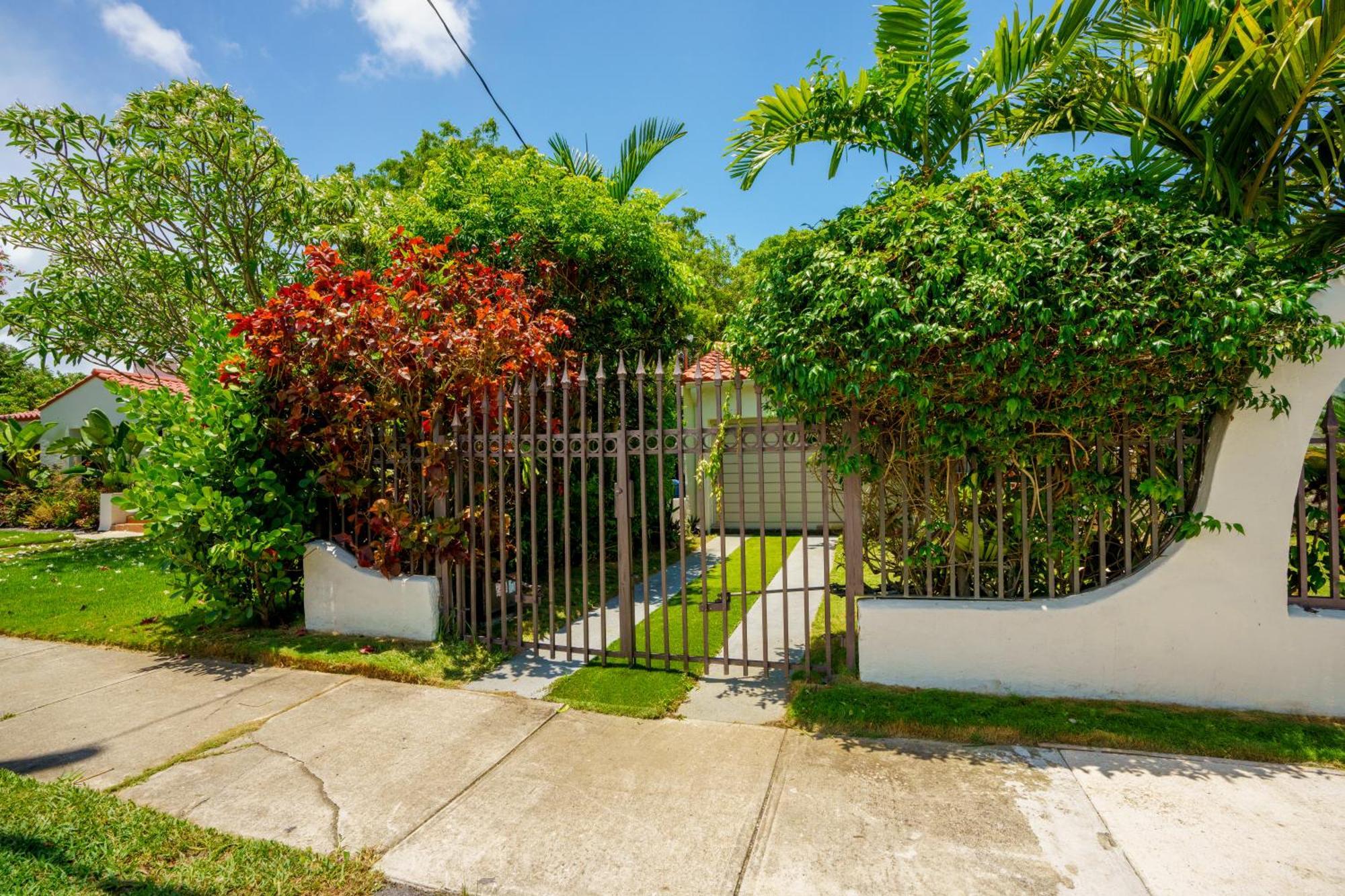 Entire Private Beautiful 2 Bedroom Plus Den House With Gated Front&Back Yard And Free Parking 10Min Drive To Miami Beach Exterior foto