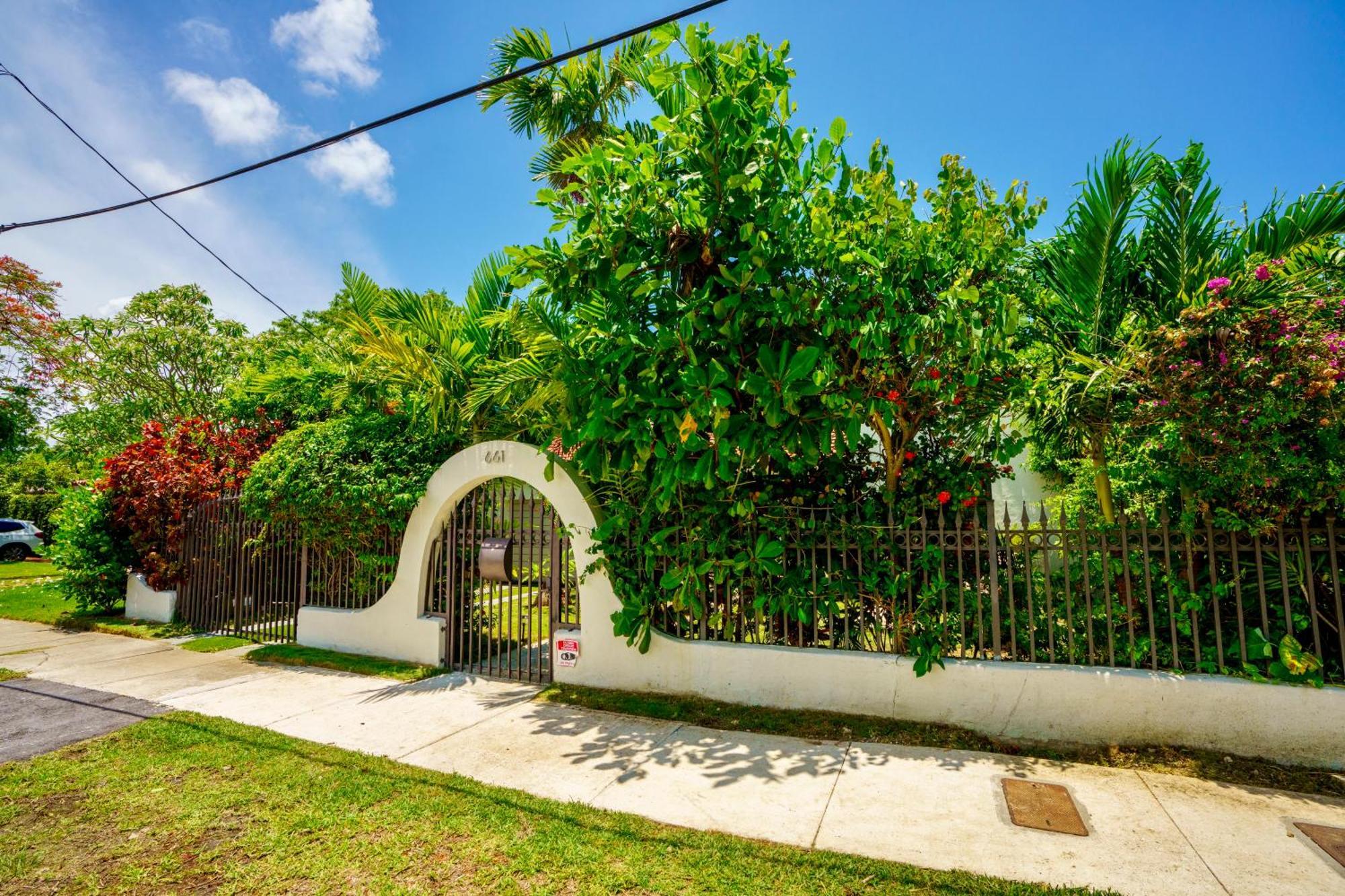 Entire Private Beautiful 2 Bedroom Plus Den House With Gated Front&Back Yard And Free Parking 10Min Drive To Miami Beach Exterior foto