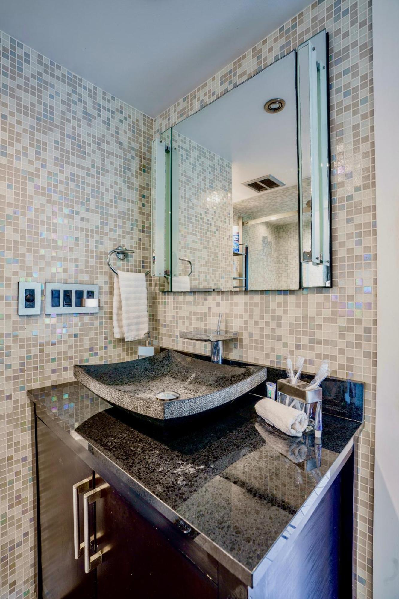 Entire Private Beautiful 2 Bedroom Plus Den House With Gated Front&Back Yard And Free Parking 10Min Drive To Miami Beach Exterior foto